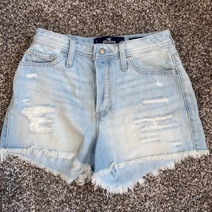 HOLLISTER  “high rise mom” Jean shorts